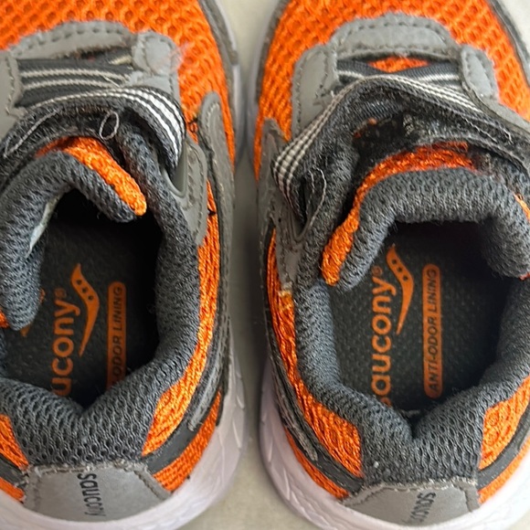 Saucony Orange and Gray Sneakers with Velcro Closure - Picture 5 of 7